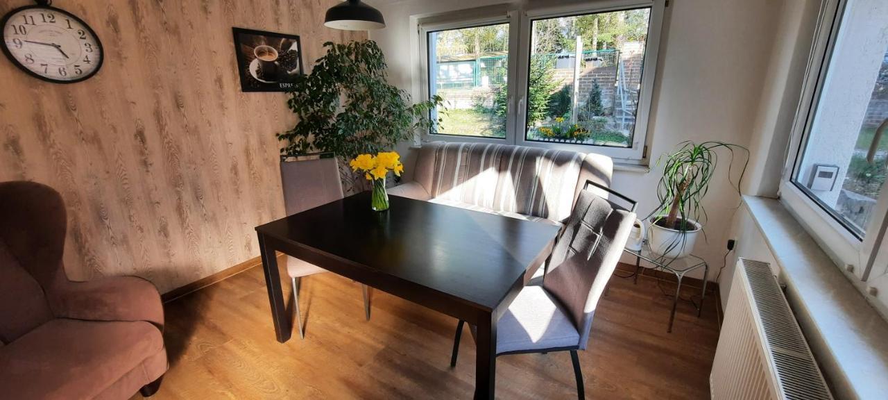 Ferienhaus Im Gruenen/Monteurzimmer 오라니엔부르크 외부 사진
