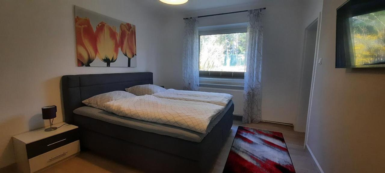 Ferienhaus Im Gruenen/Monteurzimmer 오라니엔부르크 외부 사진